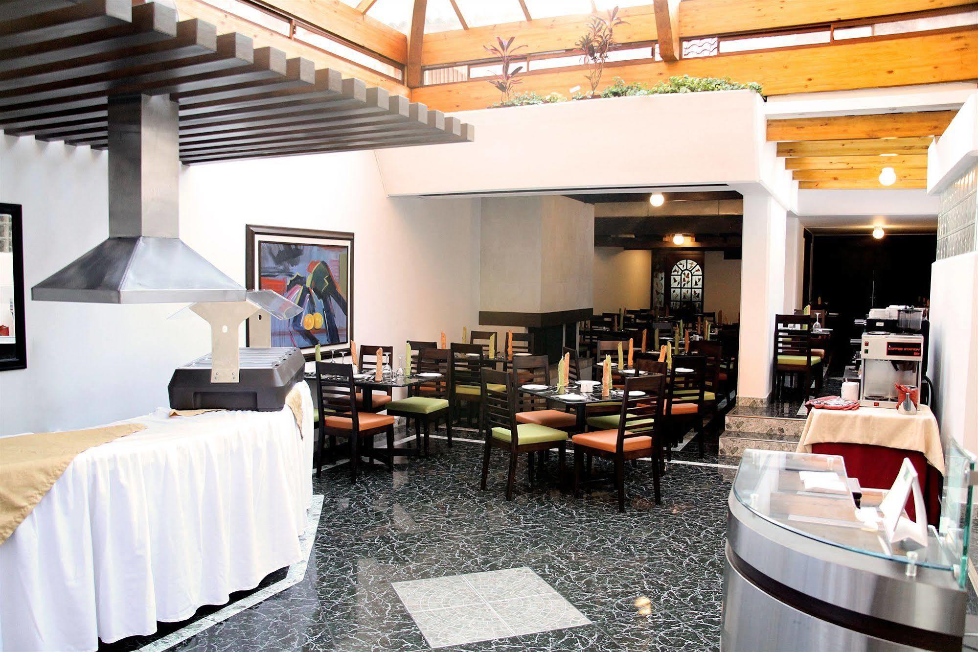 Hotel Dann Norte Bogotá Restaurace fotografie